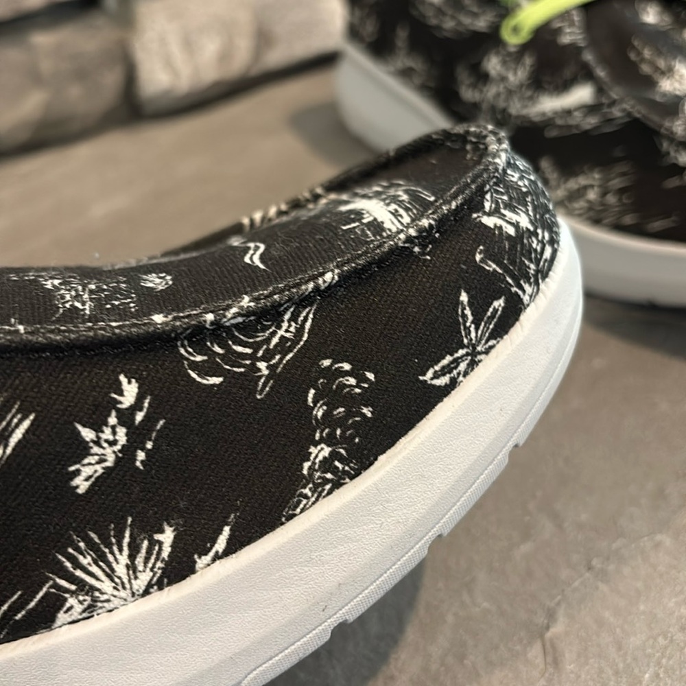 Ariat Hilo Western Aloha-Black Aloha
Tolle,Foam sole,lightweight/flexible - Picture 6 of 11